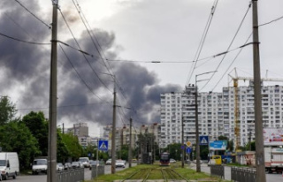 Russia attacks kyiv for the first time in more than...
