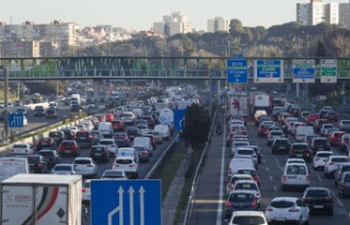 An accident on the M30 collapses Madrid early in the...