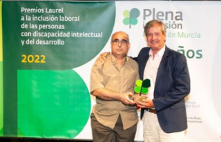Petete Rubio received the Laurel Award in the Supporting...