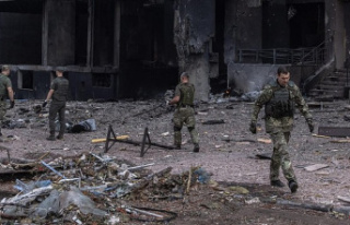 Russia bombs downtown kyiv as world leaders meet in...