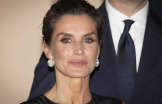 Queen Letizia recycles a 'made in Spain'...