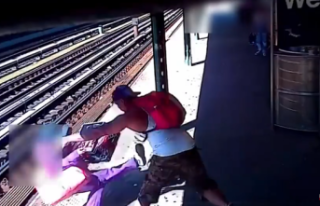 Man arrested for throwing woman onto New York subway...