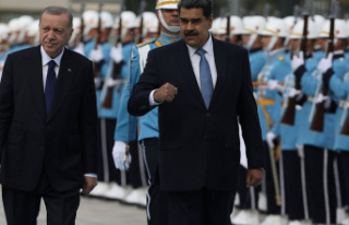 Venezuelan leader arrives in Turkey, barred from US...