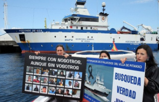 The families of the Pitanxo support the shipowner...