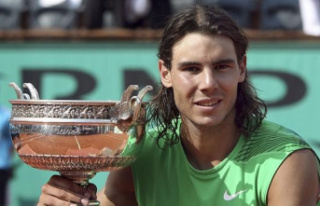 Why is the Roland Garros trophy called the 'Musketeers...
