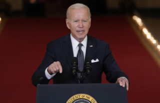 Biden condemns "carnage" and calls for Congress...
