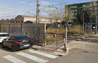 A man hit by a train dies in the Valencian town of...