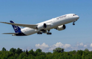Frankfurt: First Lufthansa Boeing "Dreamliner"...