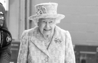 After the death of the Queen: Burberry and Raf Simons...