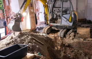 Construction work in Munich: excavator driver finds...