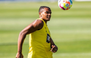 Transfers: BVB defender Akanji moves to Manchester...