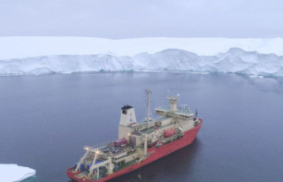 Climate change: Study: Huge Antarctic glacier more...