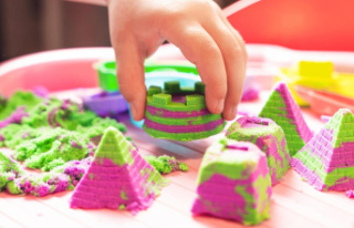 from 3 years: Kinetic Sand: Magical kneading fun for...