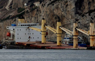 Shipping: Shipwrecked off Gibraltar: Difficult to...