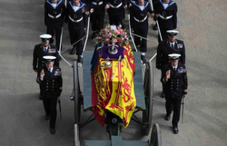Queen's funeral service: parallel transmission...