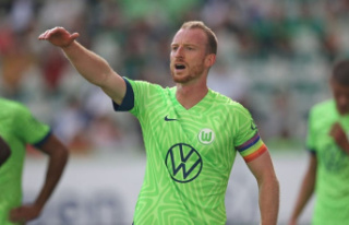 Wolfsburg captain Arnold strengthens against Kruse