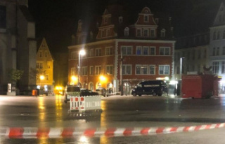 City center: Explosion on the market square in Halle...
