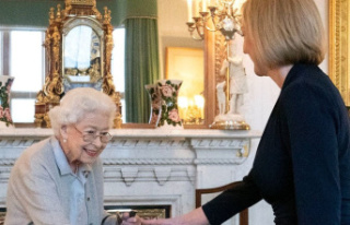 Queen Elizabeth II: Queen receives Liz Truss in Scotland