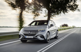 Premiere: Mercedes presents luxury class crossover...