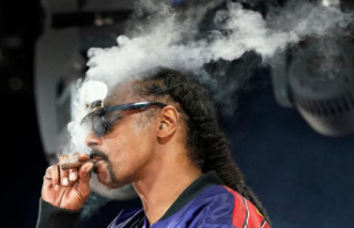 Rapper: Snoop Dogg's employees roll up to 150...