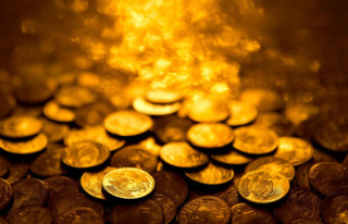 UK: 17th-century gold coins found under kitchen floor...