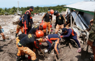 Philippines: Nearly 100 dead and dozens missing in...