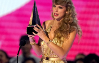 Awards: Her performance was a surprise: Taylor Swift...