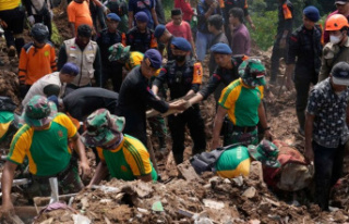 Indonesia: Dozens still missing after earthquake in...