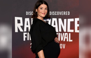 Gemma Arterton: Star shows off his baby bump on the...