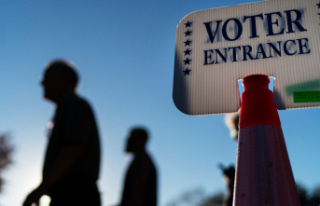 US midterm elections: First polling stations open...