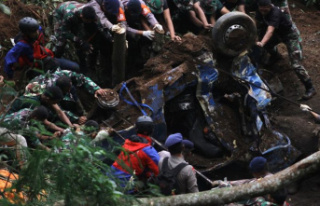 Emergencies: Indonesia: Trail of devastation after...