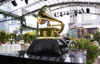 Grammys postpone Grammy ceremony, citing Omicron variant risk