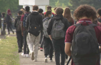 Ottawa High School: Anger over 'humiliating' dress code check