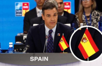 Pedro Sánchez, again with the Spanish flag upside down, this time at the NATO summit