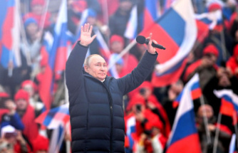Annexation of Ukrainian territories: 900 rubles for men, 600 for women – how Putin is supposed to get his big show
