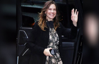 Hilary Swank: Actress proudly shows off her baby bump