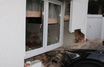 Minden-Lübbecke: the driver crashes into her own house wall