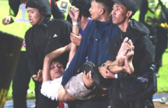 Catastrophe in the stadium: storming and mass panic: 129 dead and 180 injured after a soccer game in Indonesia