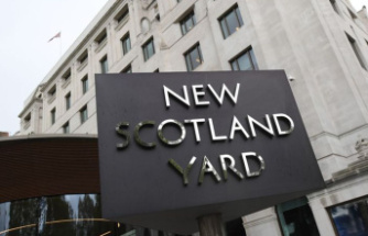 London: Police: Ex-officer fired for racist chats