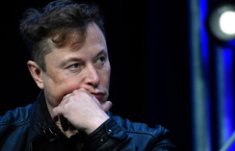 Forbes: Elon Musk is fighting for his place as the richest person in the world