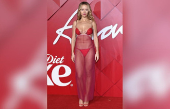 Rita Ora: wow appearance in spectacular naked dress