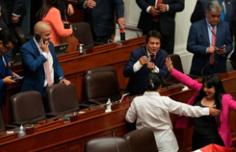 Government: Power struggle in Peru: Congress removes President Castillo