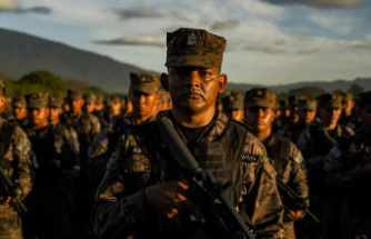 Criminal gangs in South America: One of the most dangerous places in the world - 10,000 soldiers and police officers surround a large city in El Salvador