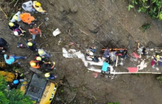 Latin America: At least 34 bus passengers killed in landslide in Colombia