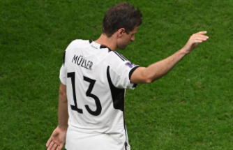 Germany – Costa Rica: An explosive commentator, flattened officials and a pointed Thomas Müller