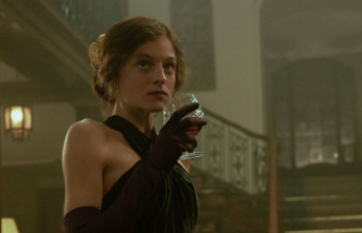 "Lady Chatterley's lover": "The Crown" star Emma Corrin in erotic drama