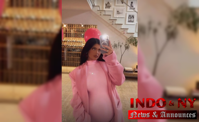 Kylie Jenner shares glowing bump selfie during daughter Stormi's birthday party
