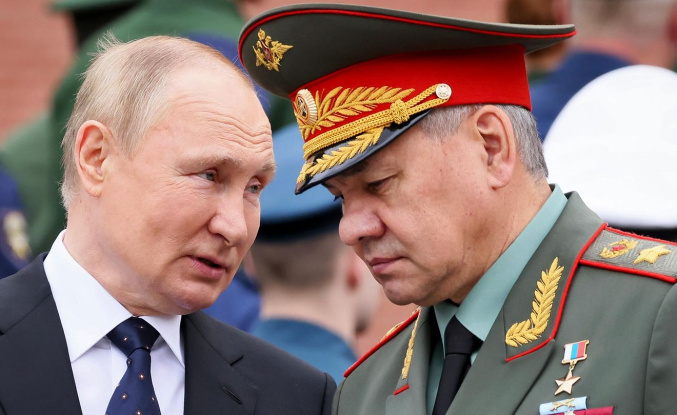Internal power struggle : After the loss of Lyman - party of hardliners make front against Putin's defense minister